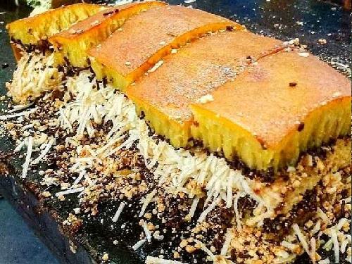 Martabak Bangka Girinoto: Rasa yang Menggigit Jiwa di Jeruklegi
